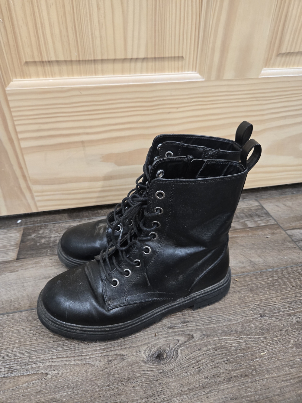 So Black Lace-Up Combat Boots - Women's